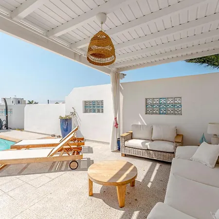 Pon Heated Pool Cozy Вілла